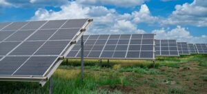 Jak obliczyć koszt farmy fotowoltaicznej: kalkulacja instalacji paneli 10kW