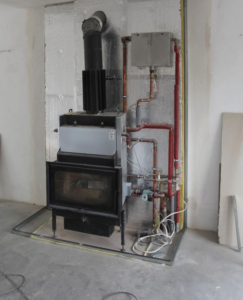 Porównanie modeli kominków z płaszczem wodnym