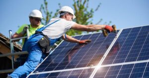 Montaż fotowoltaiki i pomp ciepła z liderem branży – koszt czy mądra inwestycja?