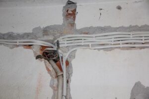 Jak Przeprowadzić Wymianę Instalacji Elektrycznej: Koszty i Szczegółowy Proces Krok po Kroku