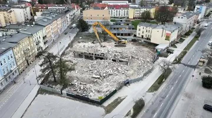 Jakie są koszty związane z rozbiórką budynku mieszkalnego w Koszalinie?